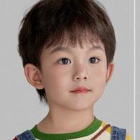 何奕霖