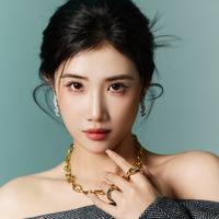 李依依