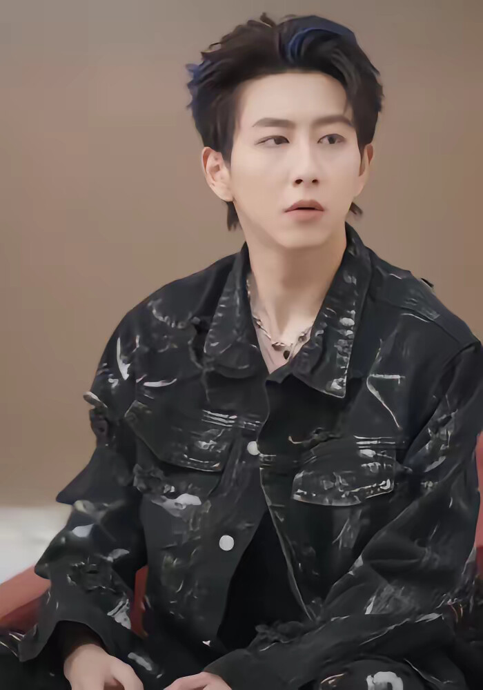 《穿书反派成团宠》剧照