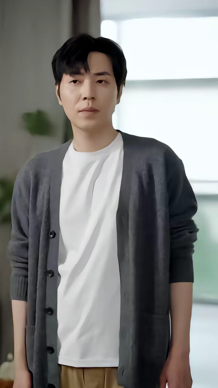 《让你摆地摊,没让你城管局门口摆》剧照