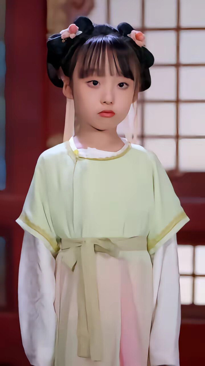 《穿成冷宫幼崽,被绝嗣皇室团宠了》剧照