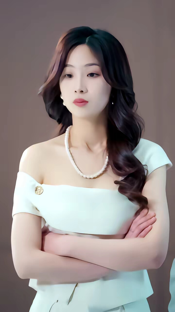 《物价贬值后被高冷女神倒追》剧照