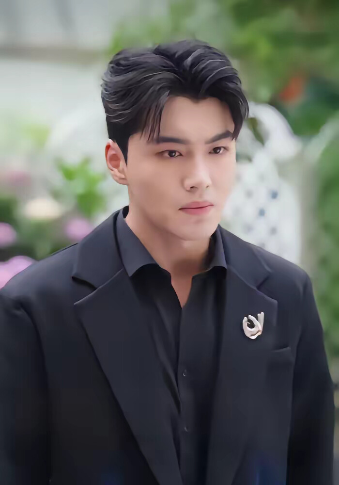 《穿书反派成团宠》剧照