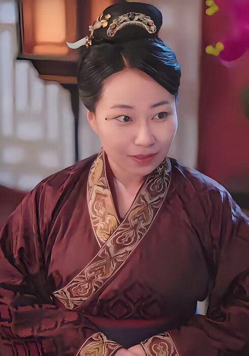 《贬后为妃，我卸戎装玩转宫斗》剧照