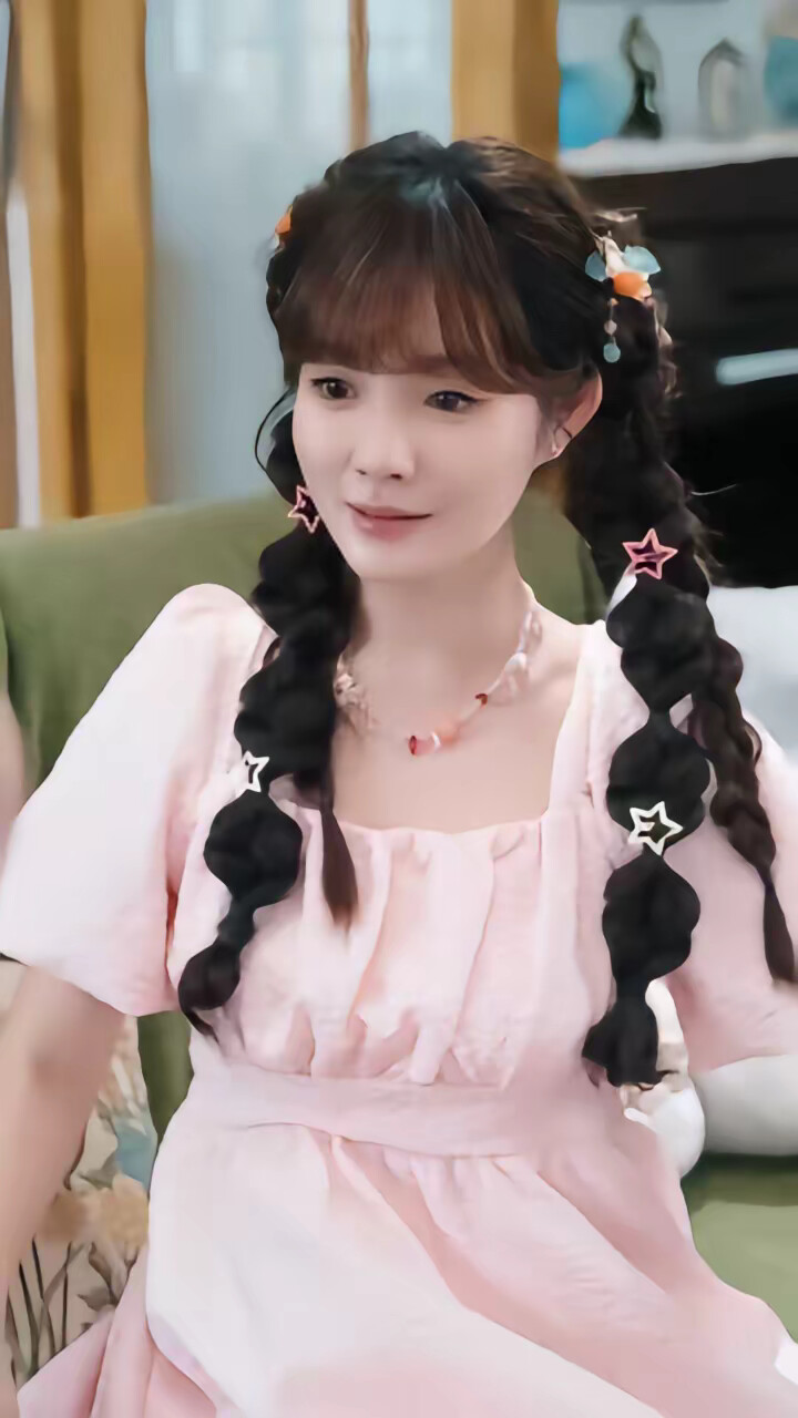 《签到万年:开局就被妹妹直播曝光》剧照