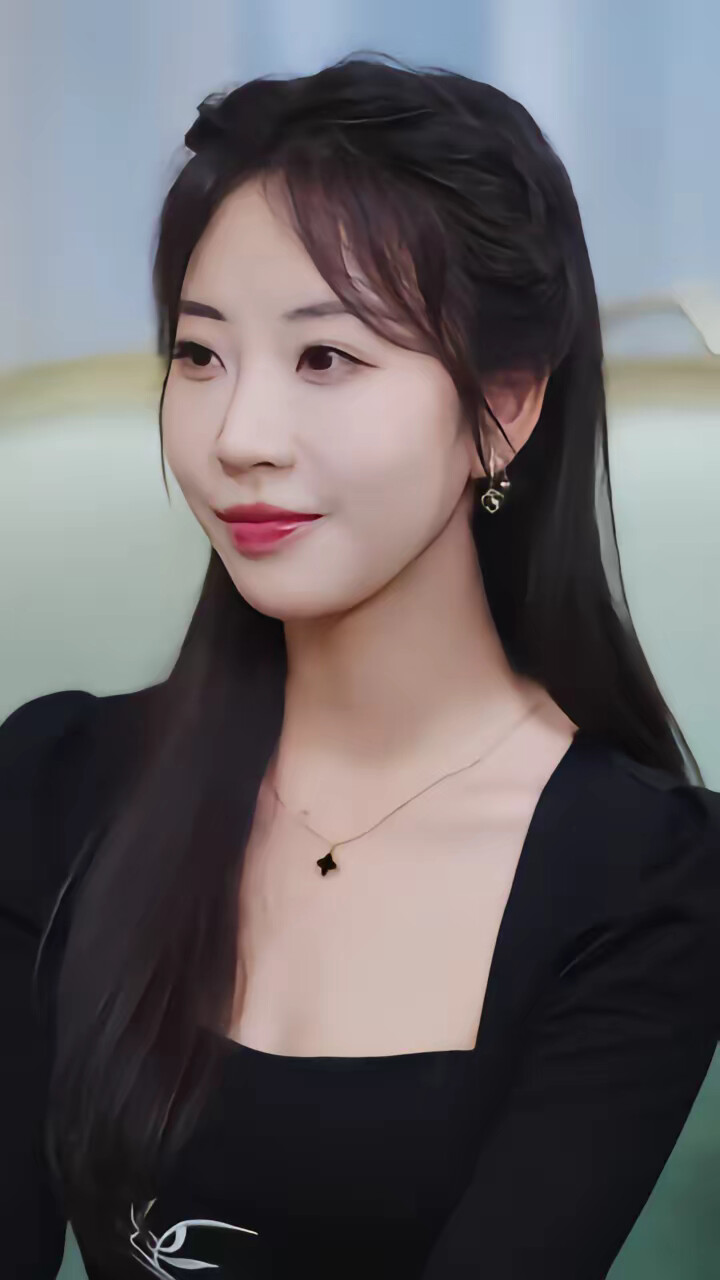 《全家偷听反派心声,我负责篡改》剧照