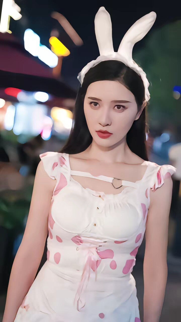 《街头整蛊：校花以为我好欺负》剧照