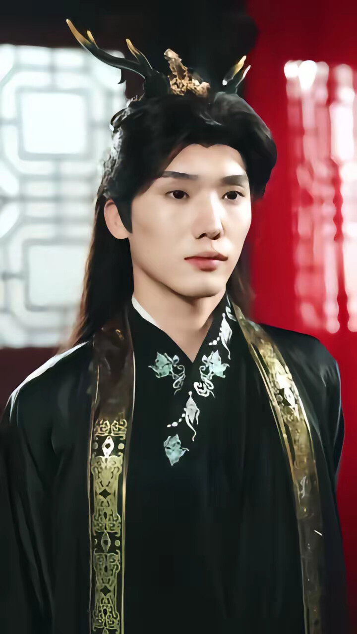 《诞下神兽金龙后我名震仙界》剧照