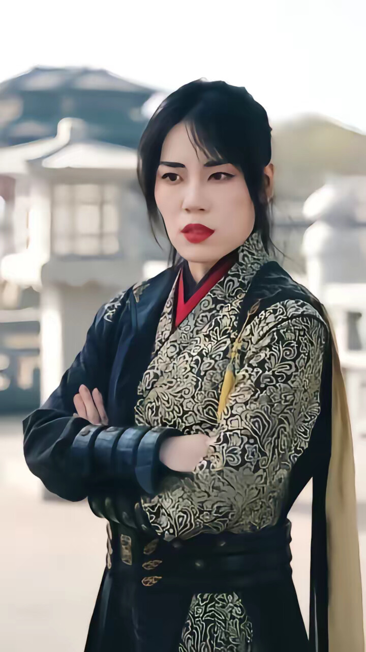 《诞下神兽金龙后我名震仙界》剧照