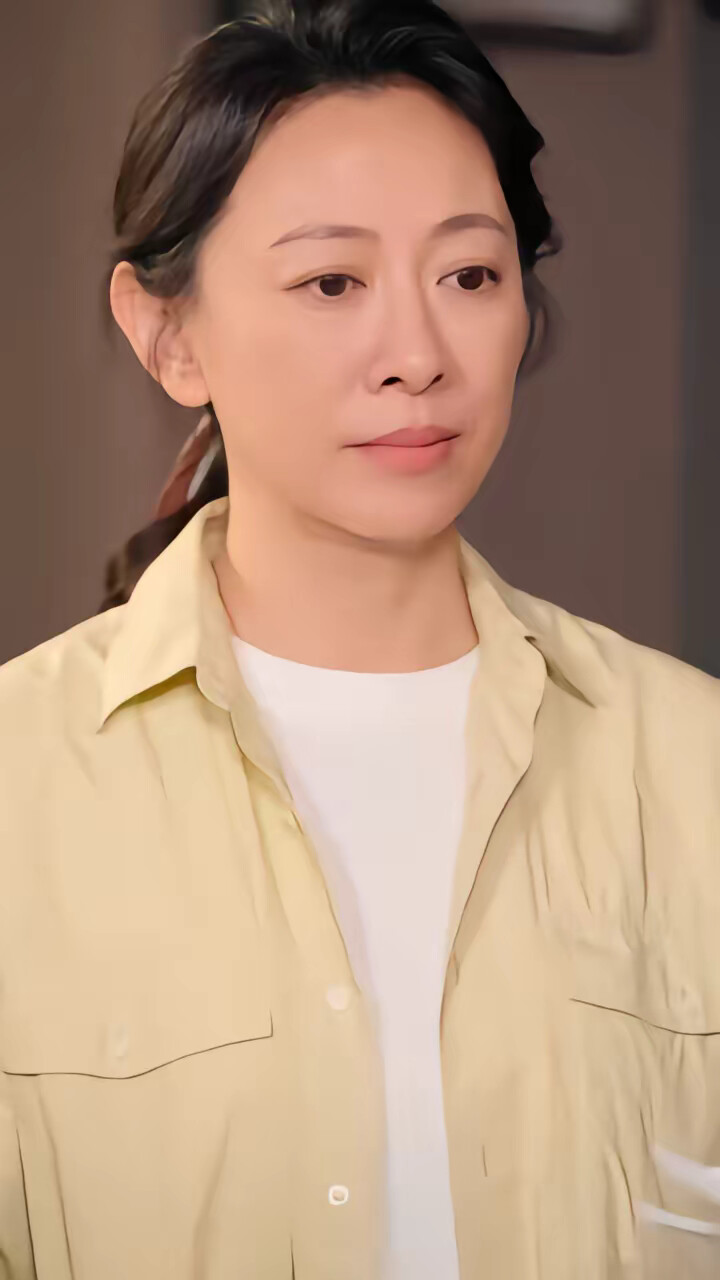 《人到中年闪婚:秦总很疼我》剧照