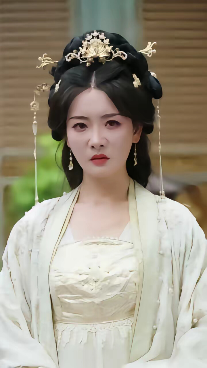 《落花逢君冠中宫》剧照