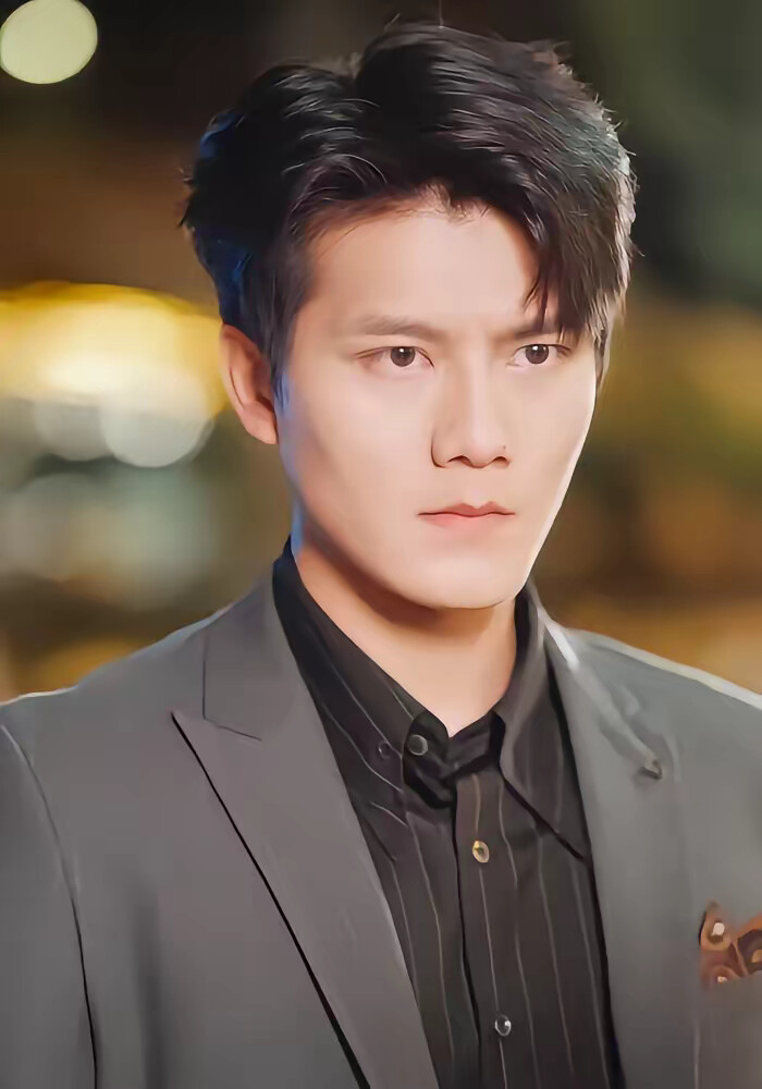 《觉醒后,女配转身抱上反派大腿》剧照