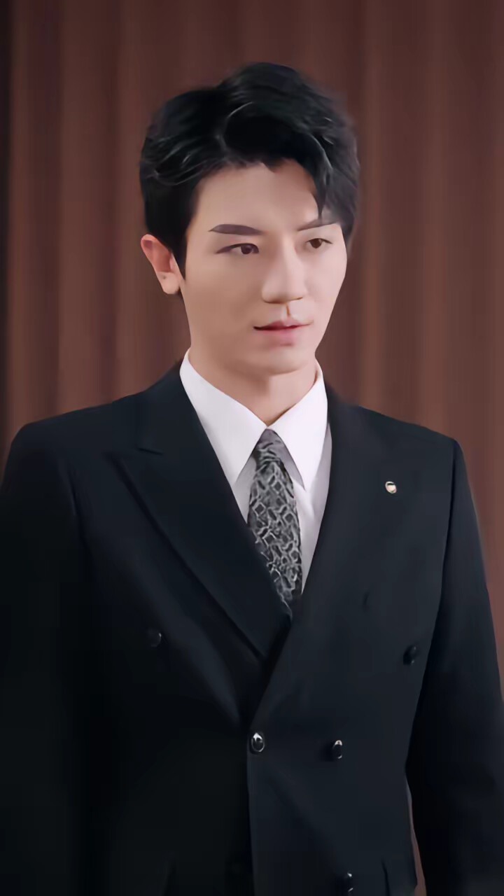 《你比暖阳耀眼》剧照