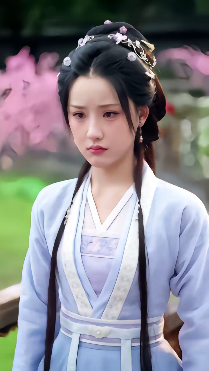 《进京寻亲,被哥哥死对头宠翻天》剧照