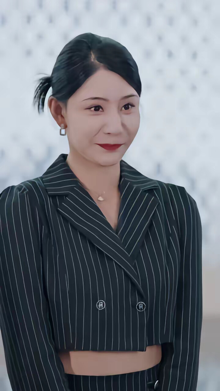《正搬砖呢，被大小姐拉去领证了》剧照