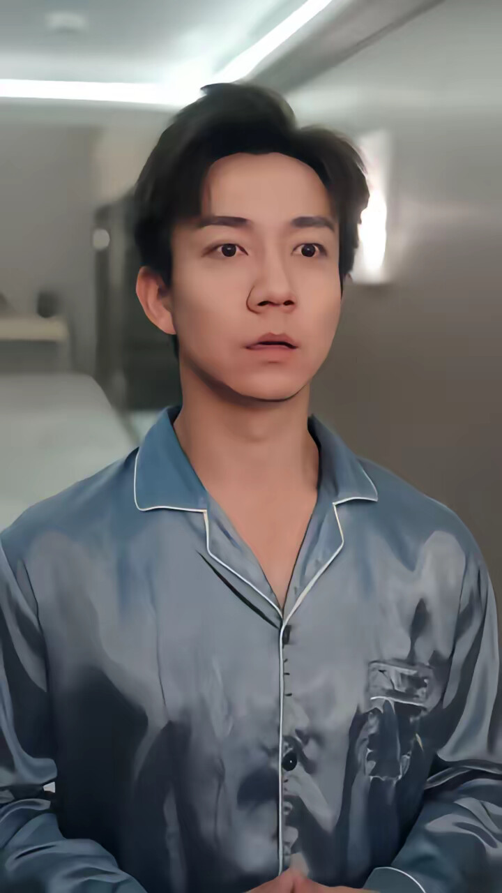 《穿到攻略女神游戏,我满级》剧照