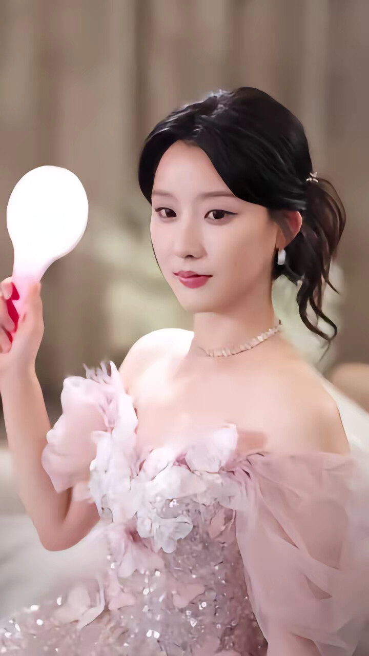 《让道!炮灰女配手拿剧本回来了》剧照