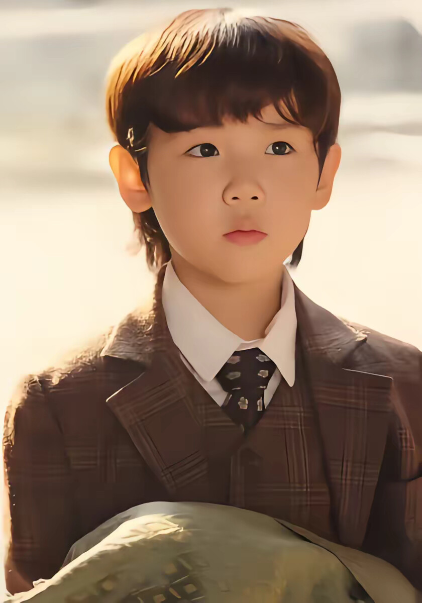 《督军开门,小奶团背着黄金来旺家》剧照