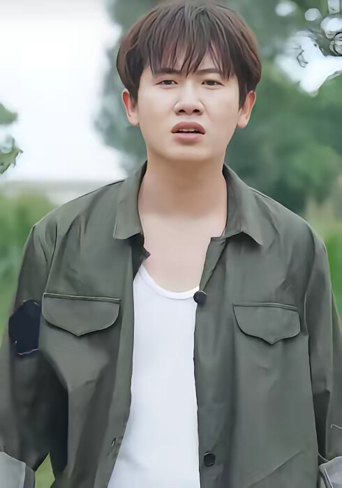 《我竟靠吃苦让爸妈走上人生巅峰》剧照