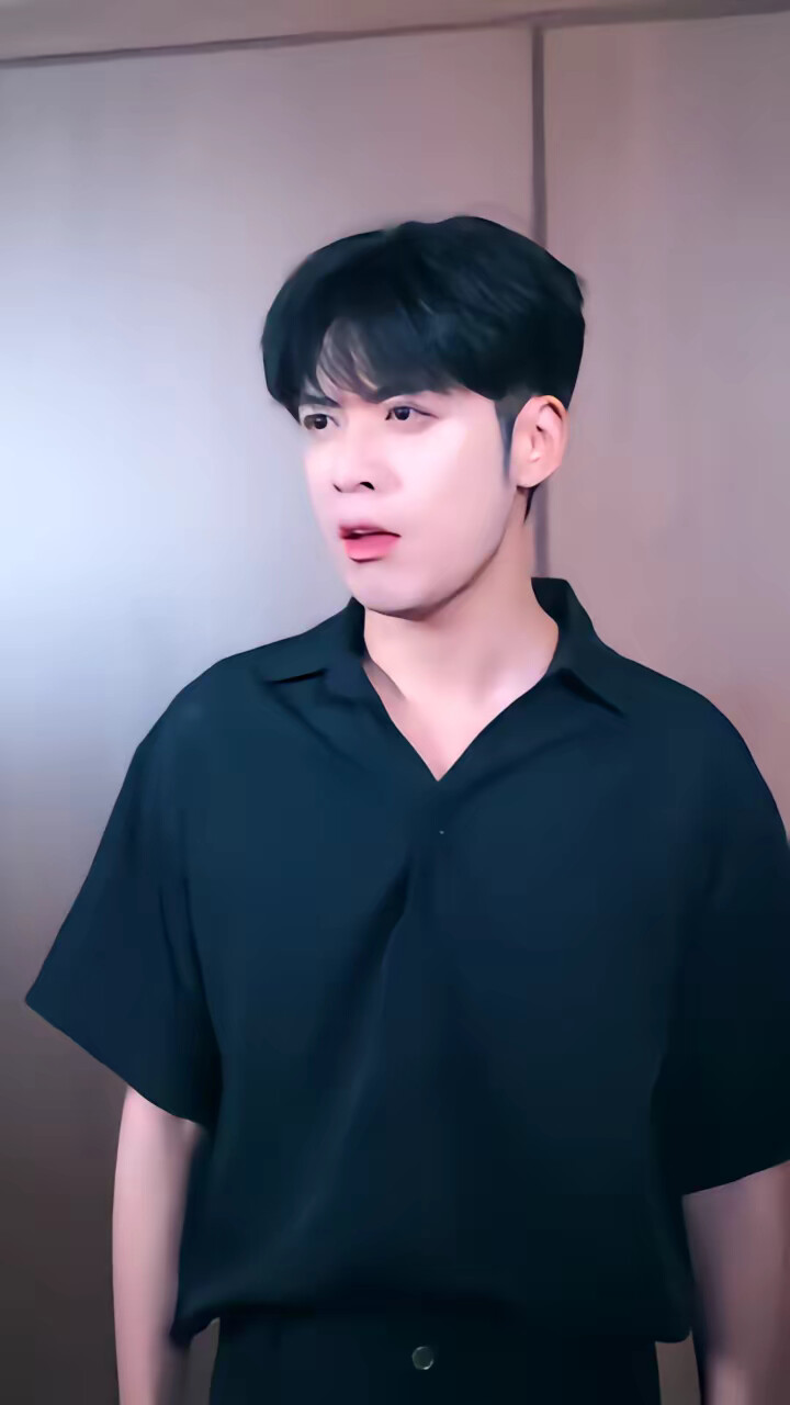 《国庆抢座上热搜,大小姐的身份曝光了》剧照