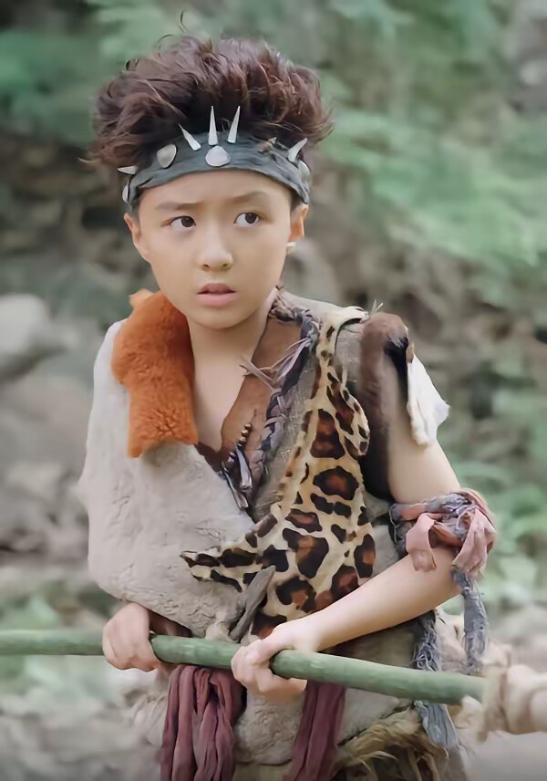 《别墅通两界摆摊的我赚了亿点点》剧照