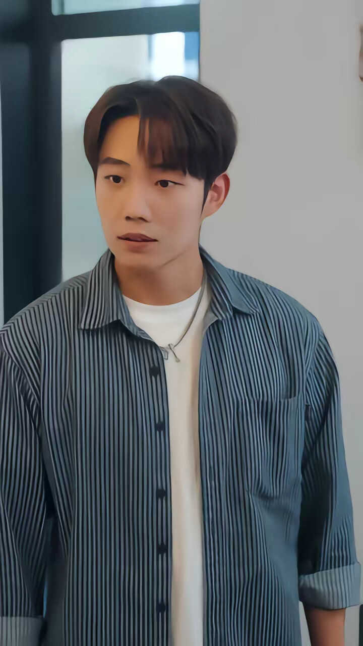 《刚开学,校花约我吃饭》剧照