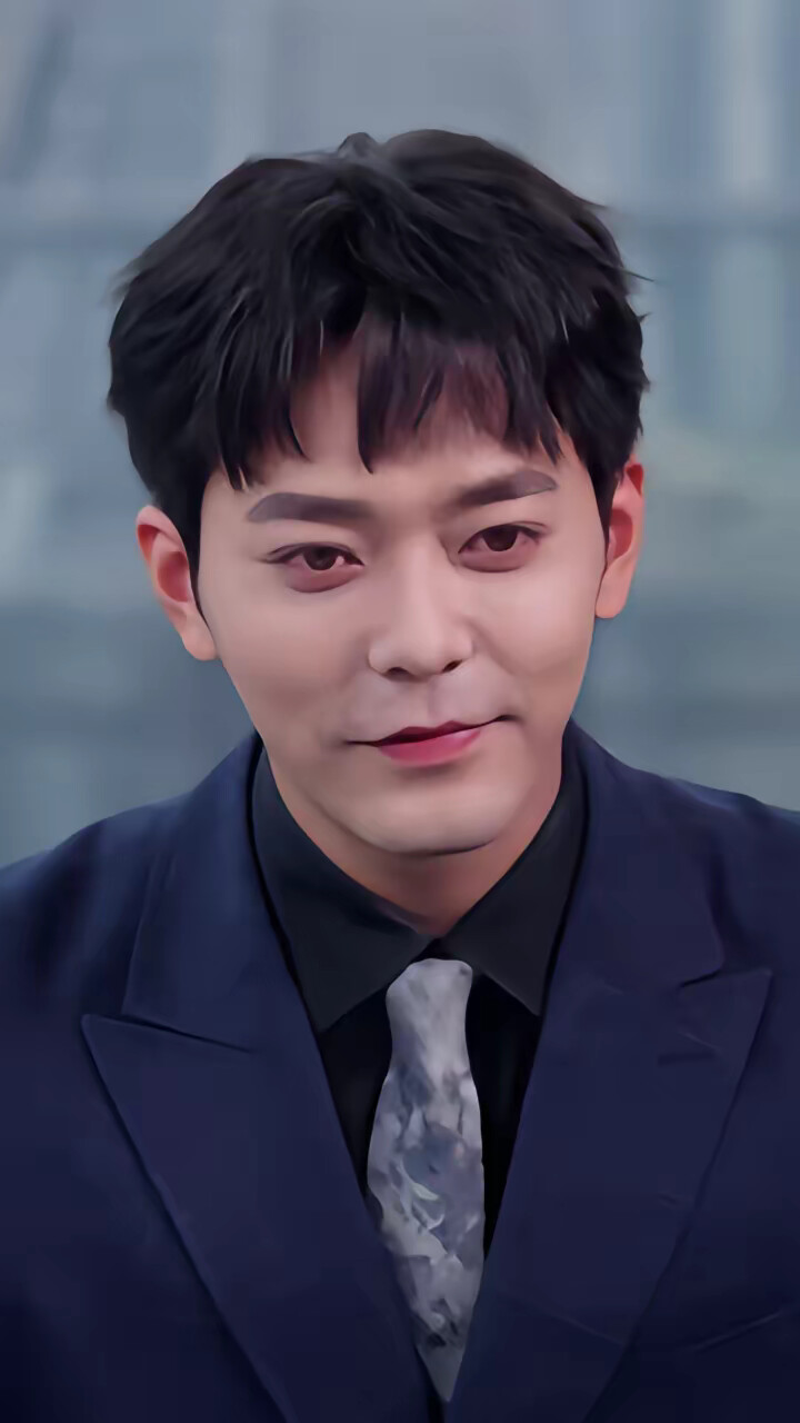 《都市:开局一支笔推动完美意外》剧照