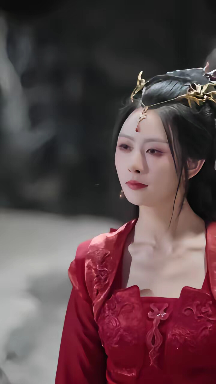 《我诸天圣师：女帝为我守陵百年》剧照
