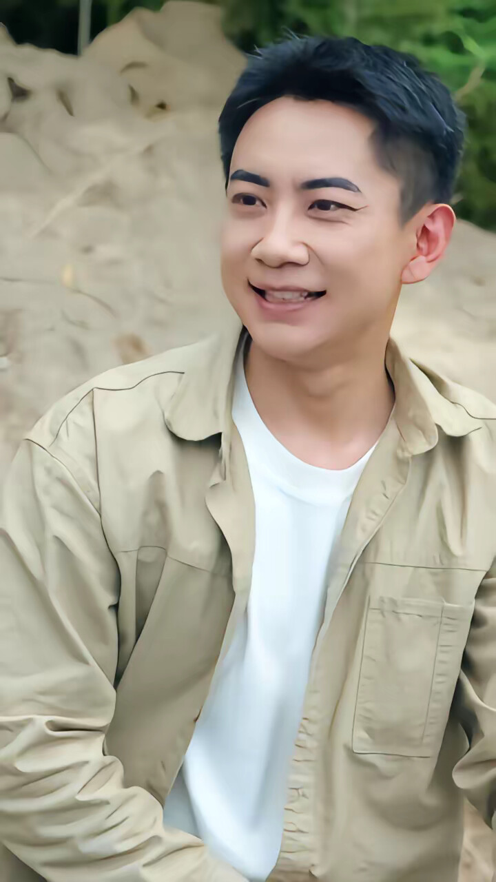 《全能兼职系统，开局钓上行李箱》剧照