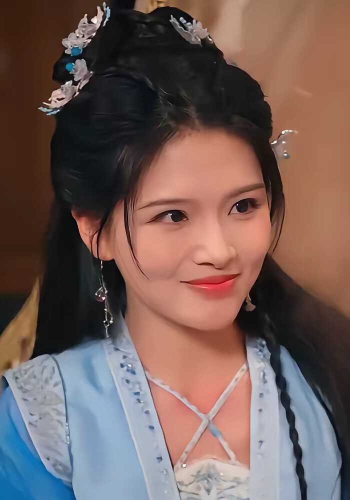 《全家偷听我心声我负责吃奶》剧照