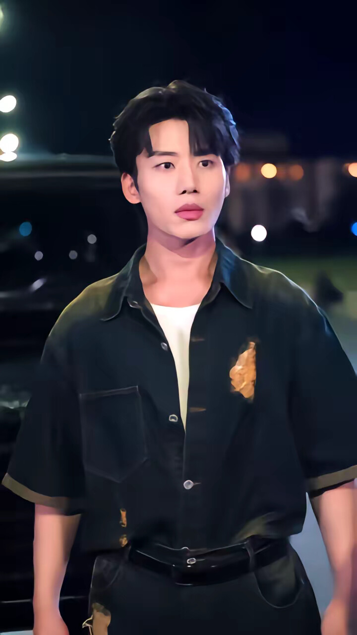 《他从大雾降落》剧照