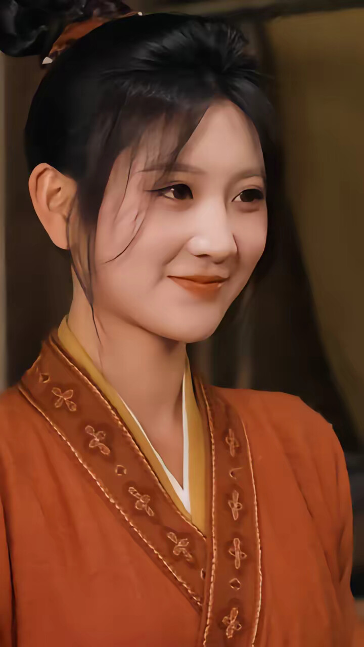 《饥荒全村吃草根，我带全家顿顿肉》剧照