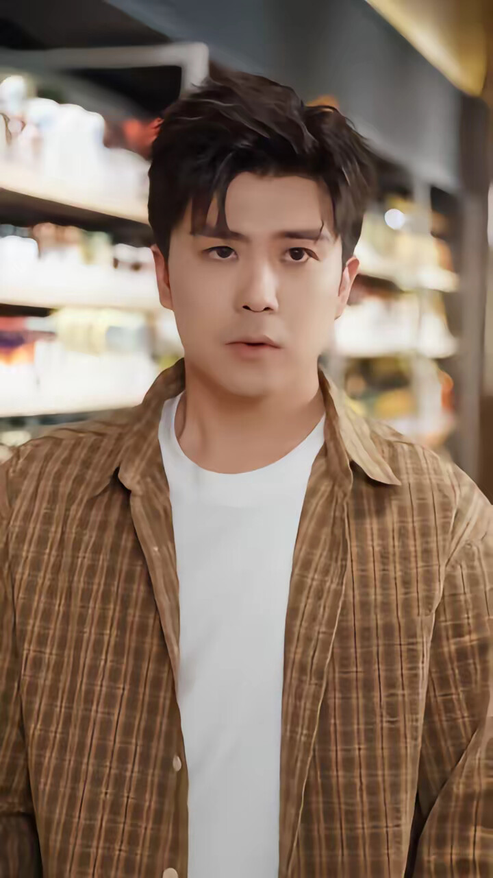 《社恐的我,被迫闪婚国民女神》剧照