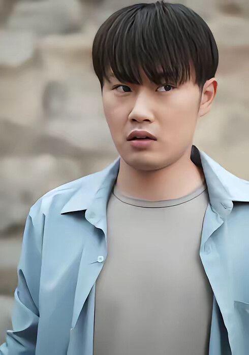 《全村啃树皮我靠空间顿顿肉》剧照