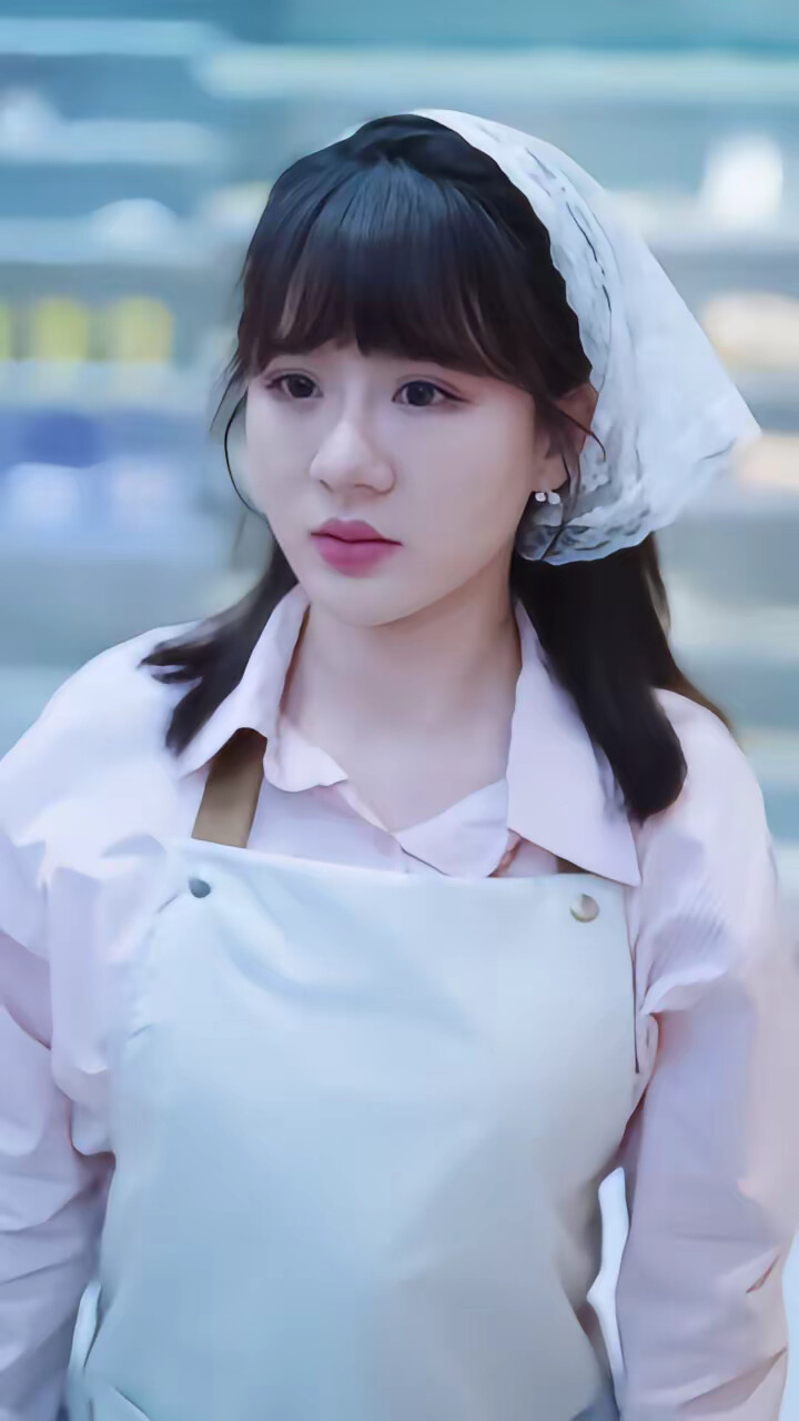 《觉醒后,女配转身抱上反派大腿》剧照