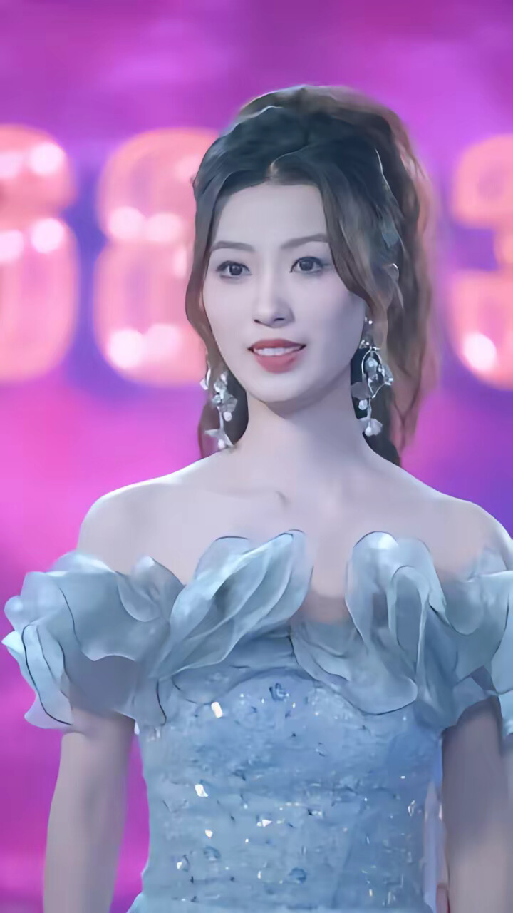 《离婚后叶天后掀翻娱乐圈》剧照