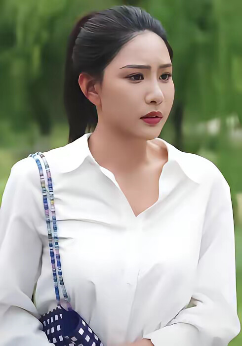 《开局遇到她,我带三宝成功种田》剧照