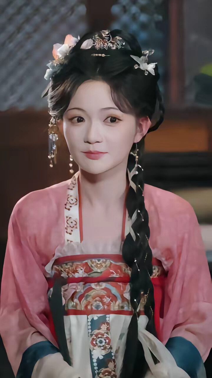 《开局废材女配,我带全家逆风翻盘》剧照