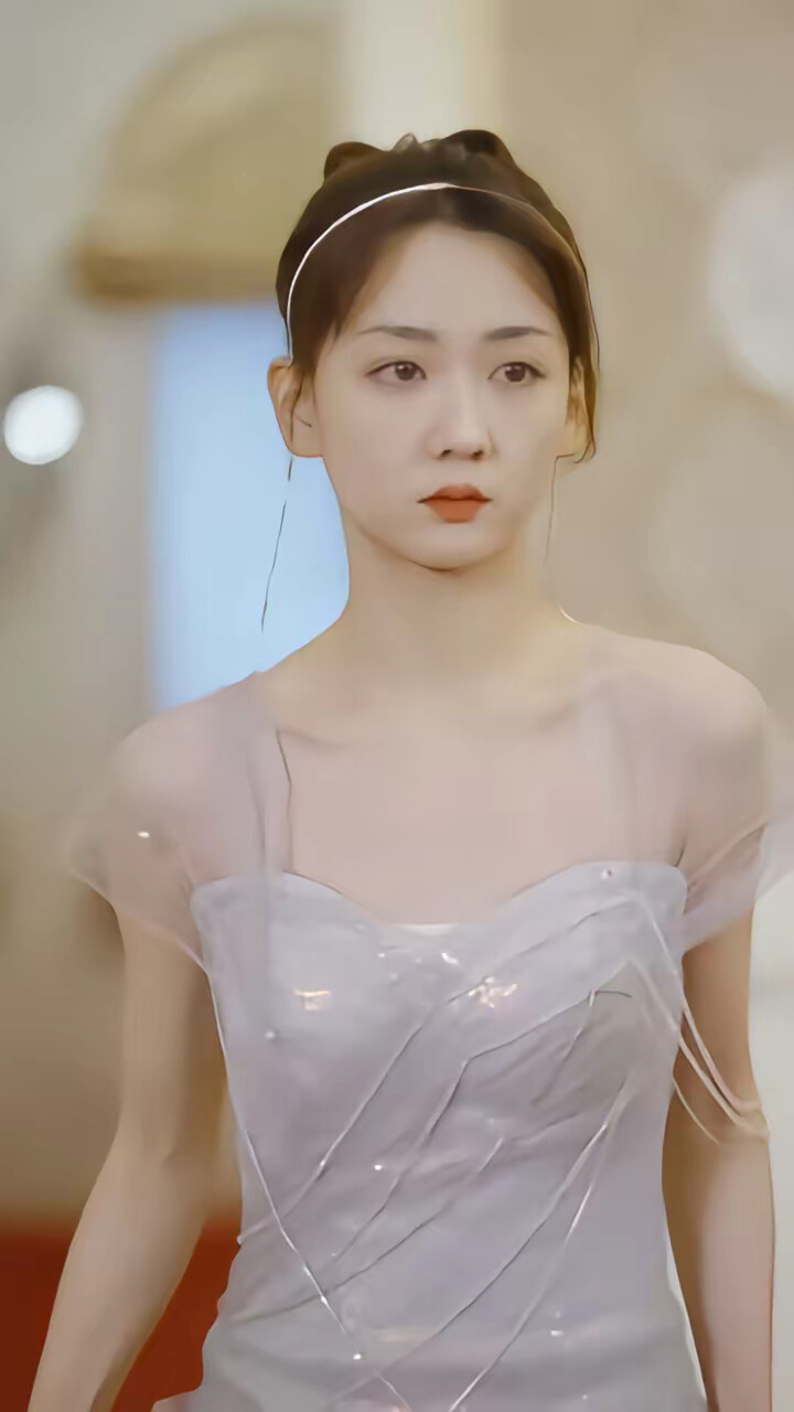 《闪婚契约,捡个老公是总裁》剧照