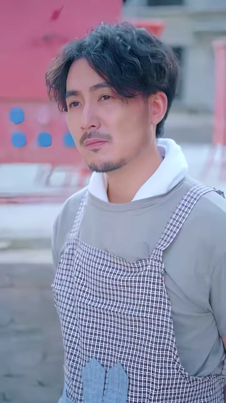 《股神隐世,一心只想卖炒饭》剧照