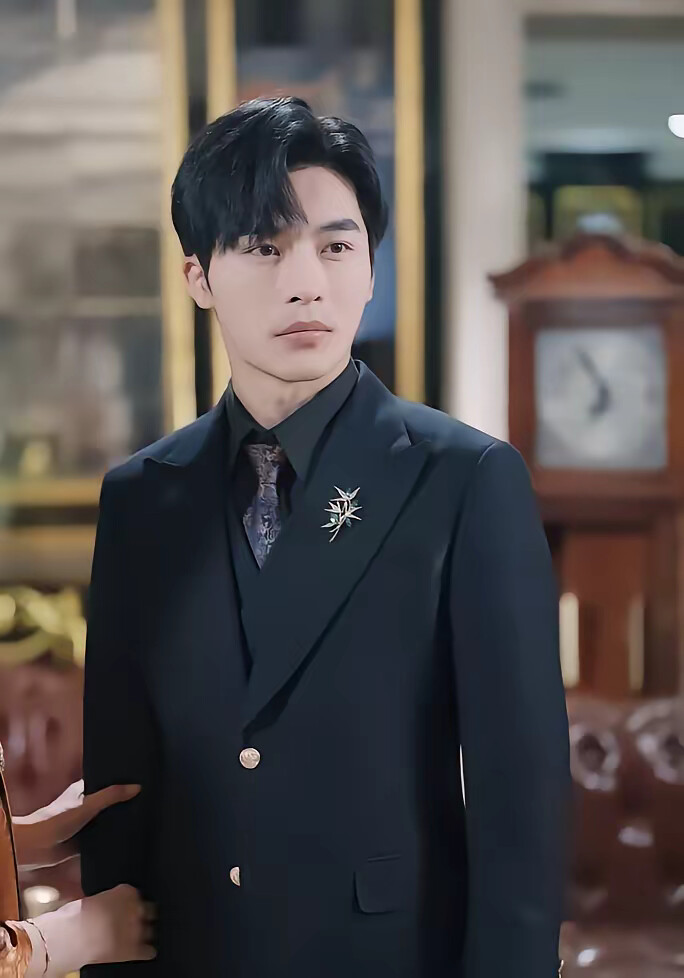 《当爱以星光为牢》剧照