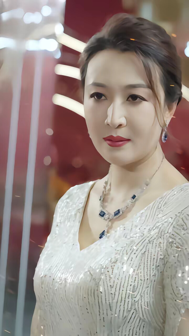 《开局认亲后,保洁老妈曝光了身家》剧照