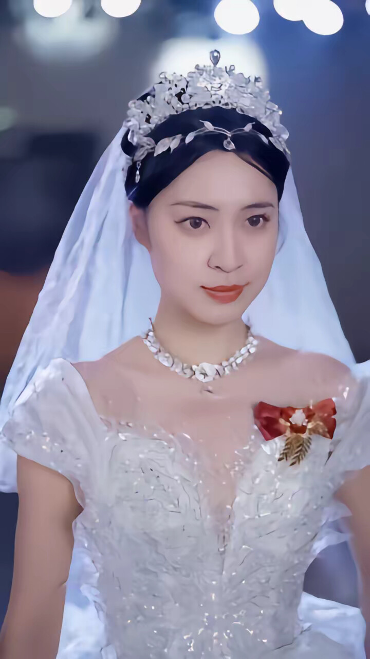 《闪婚老公竟是隐藏大佬》剧照