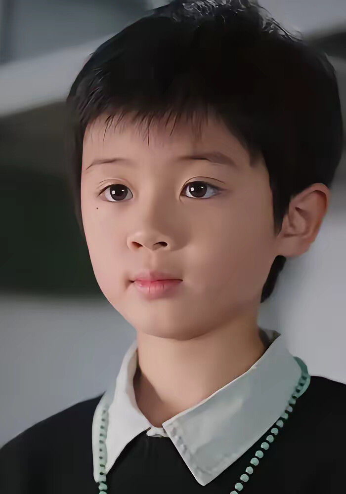 《当爱以星光为牢》剧照