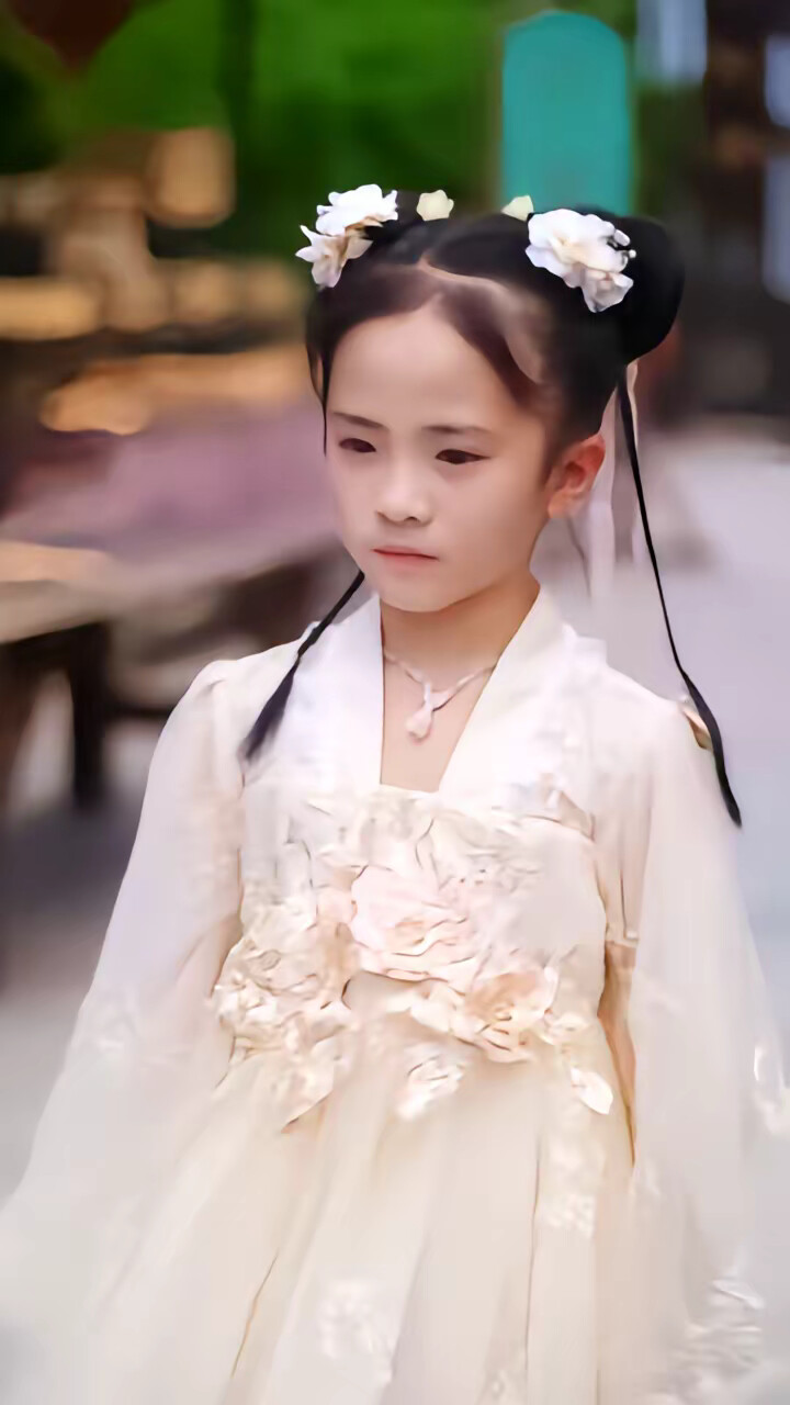 《捡个福娃当团宠，废柴爹爹旺成龙》剧照