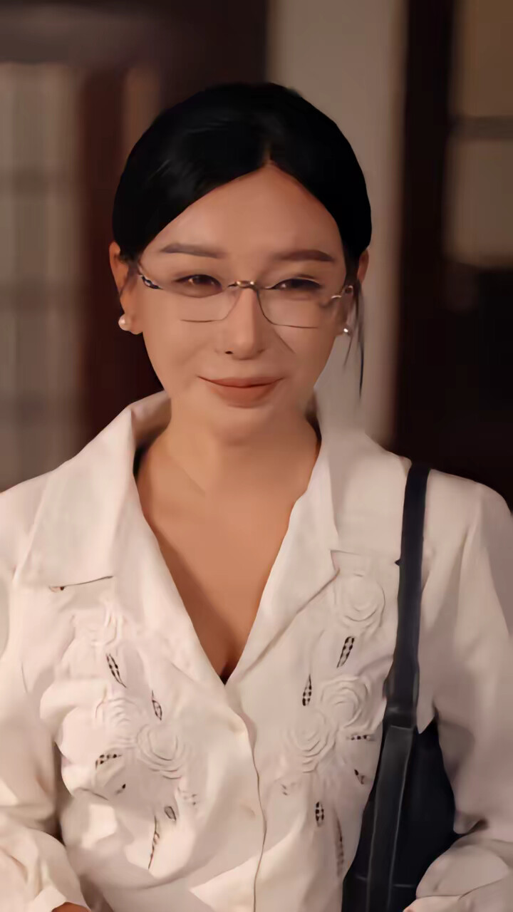 《下乡后，我成了村里的香饽饽》剧照