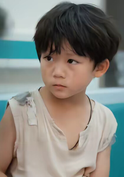 《你比暖阳耀眼》剧照