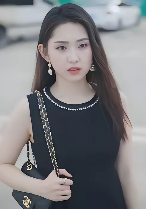 《我刚离婚,系统就来了》剧照