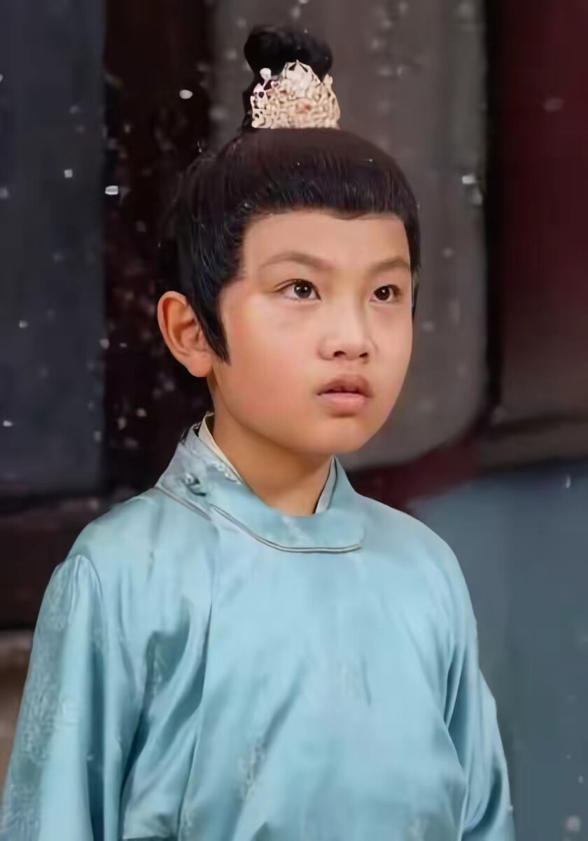 《穿成冷宫幼崽,被绝嗣皇室团宠了》剧照