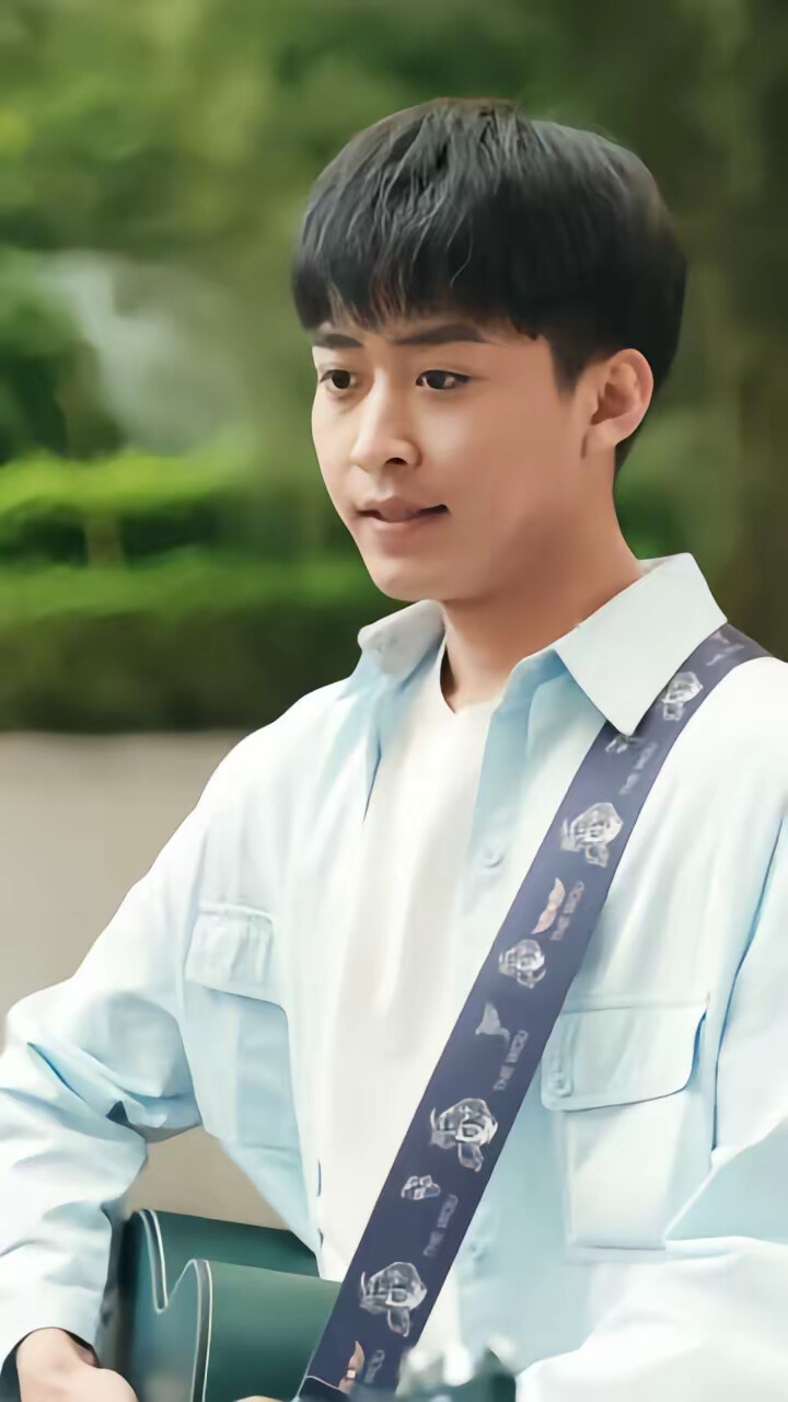 《开局华流巅峰，转身养成高冷校花》剧照